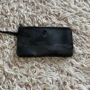 Lululemon wristlet wallet